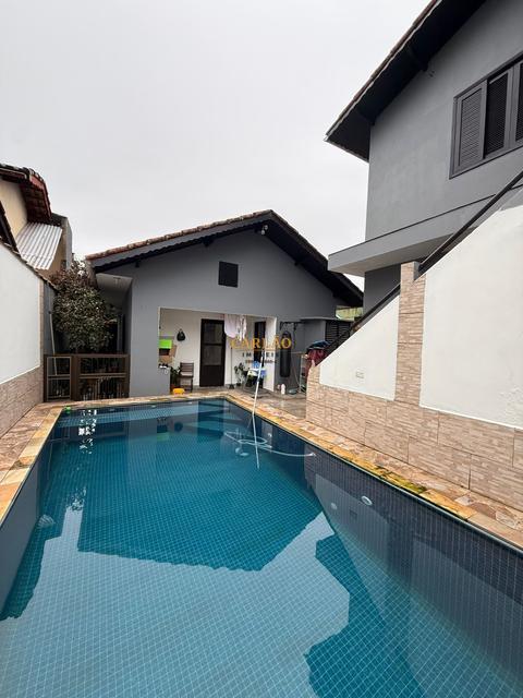 Casa à venda em Mongaguá, Vila Vera Cruz, com 4 quartos, com 157.72 m²