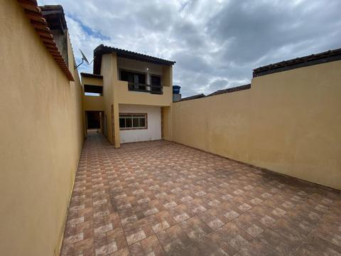 casa com quintalzão no precinho em Mongaguá 