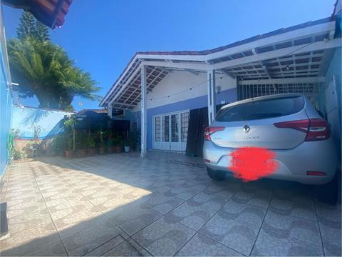 Casa com 04 dormitórios - lado praia em Itanhaém  
