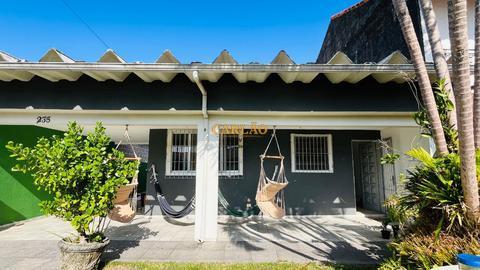 Casa de Lote Inteiro em Mongaguá